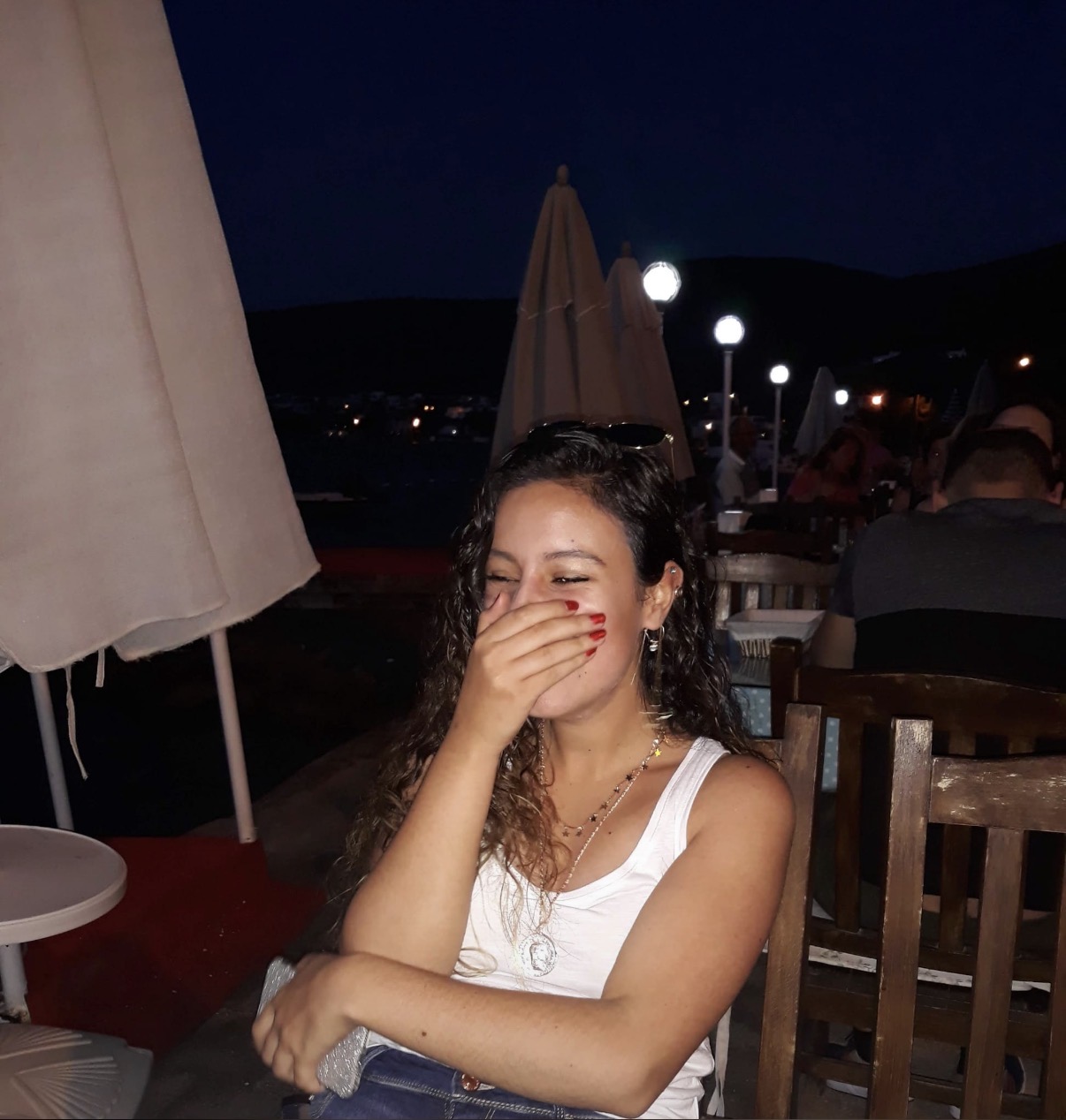 Gülüşüne hasret olduğum..